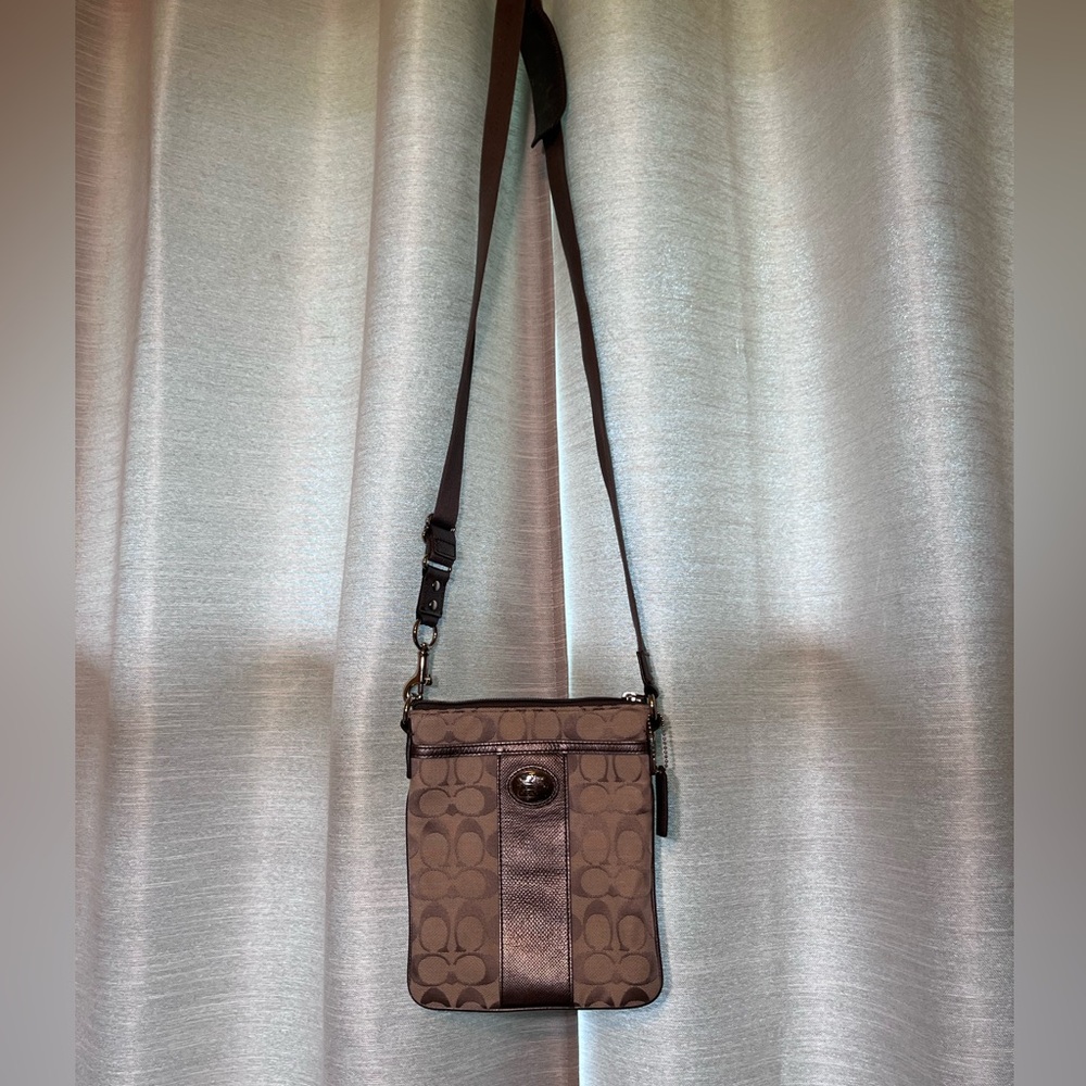 Coach Signature Sutton 43976 Crossbody Bag